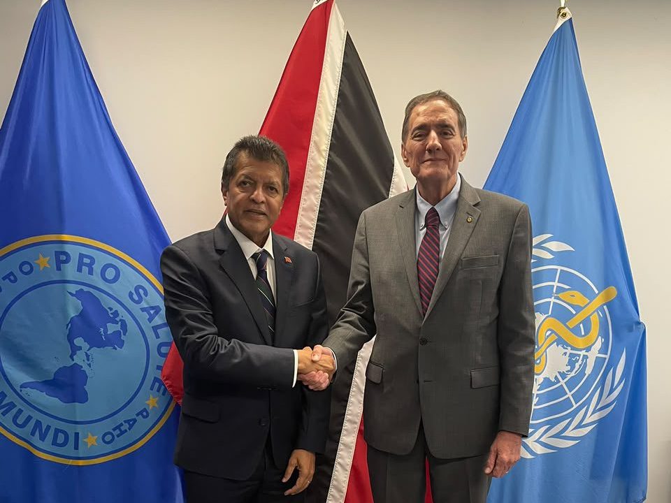 Minister Bodoe and Head of PAHO e1790991218148